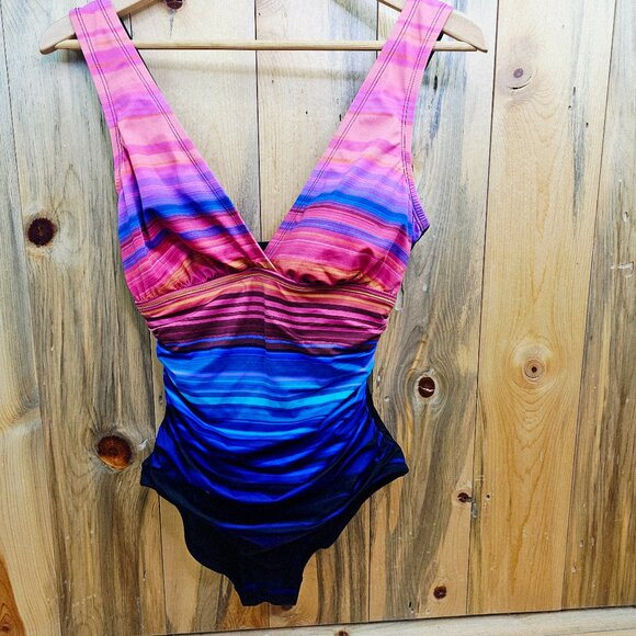 Embrace Your Curves by Miracle Brand Ombre Striped 1-Piece Swimsuit Size Medium - Picture 1 of 5